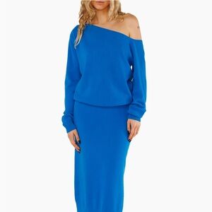 Small NWT Crush Cashmere Naia one shoulder blue pullover sweater